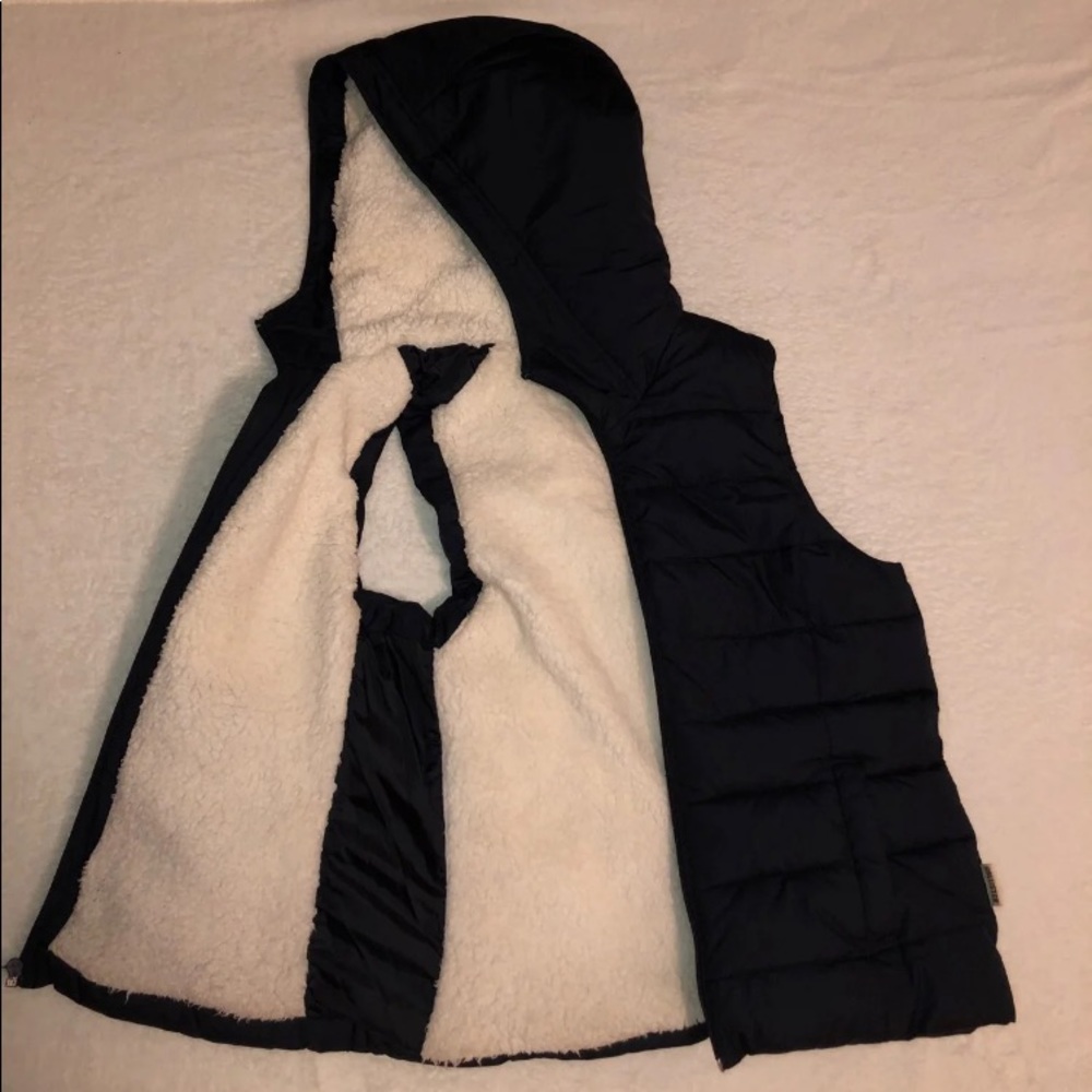 Hollister vest